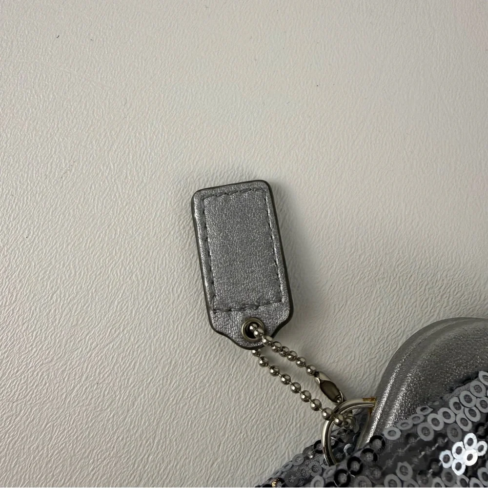 Coach Julia Limited Edition Silver Sequin Kisslock Clutch Wristlet - Picture 4 of 14